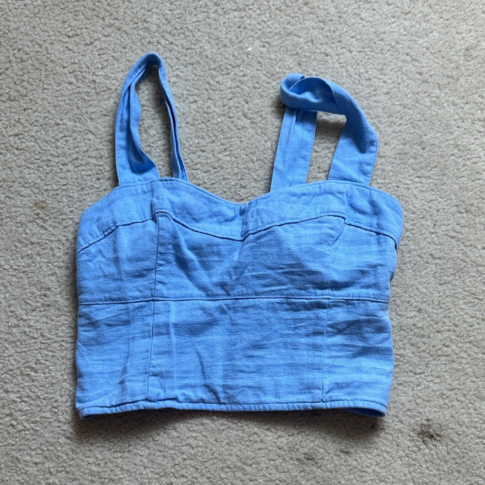 Blue cropped shirt